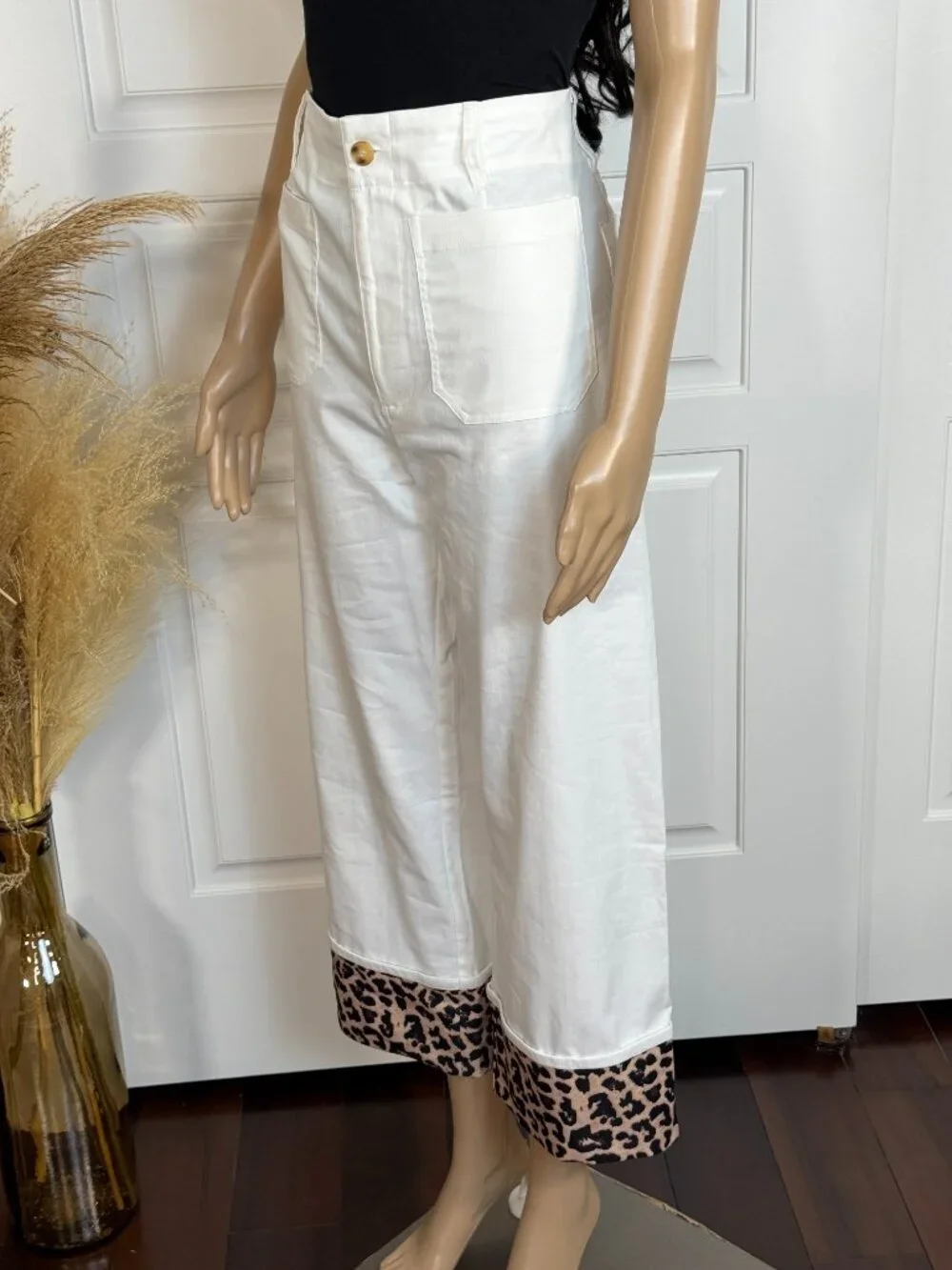 OFF WHITE CROPPED DENIM LIKE PANT WITH LEOPARD PRINT CUFFS SIZE MEDIUM - NWT - Picture 10 of 16